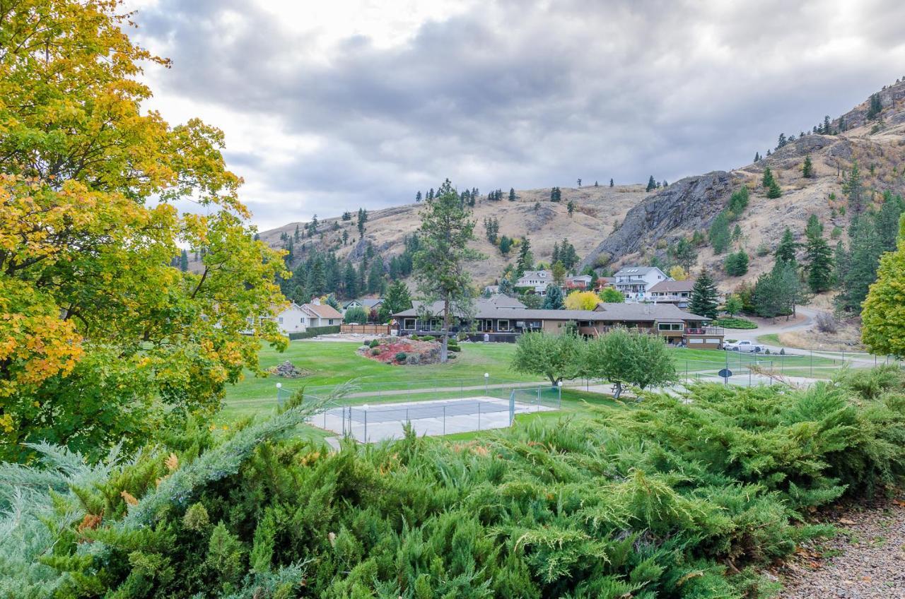 St Andrews By The Lake Golf Resort Kaleden Exterior foto